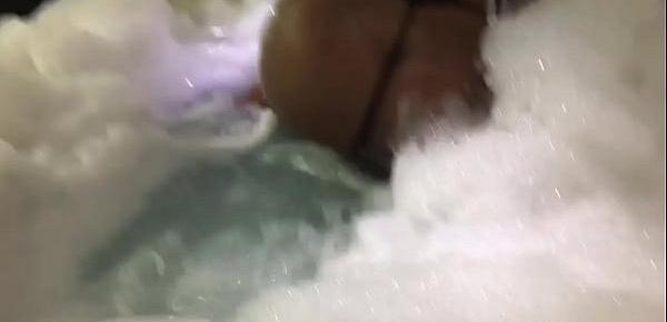  Filmei morena na banheira! Sigam no Instagram GRANDAO.58 httpsonlyfans.comgrandao58
